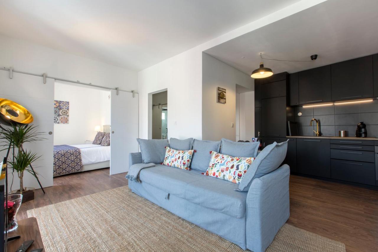 Amazing Downtown Apt With Small Balcony With View Over The Castle Lisboa 外观 照片