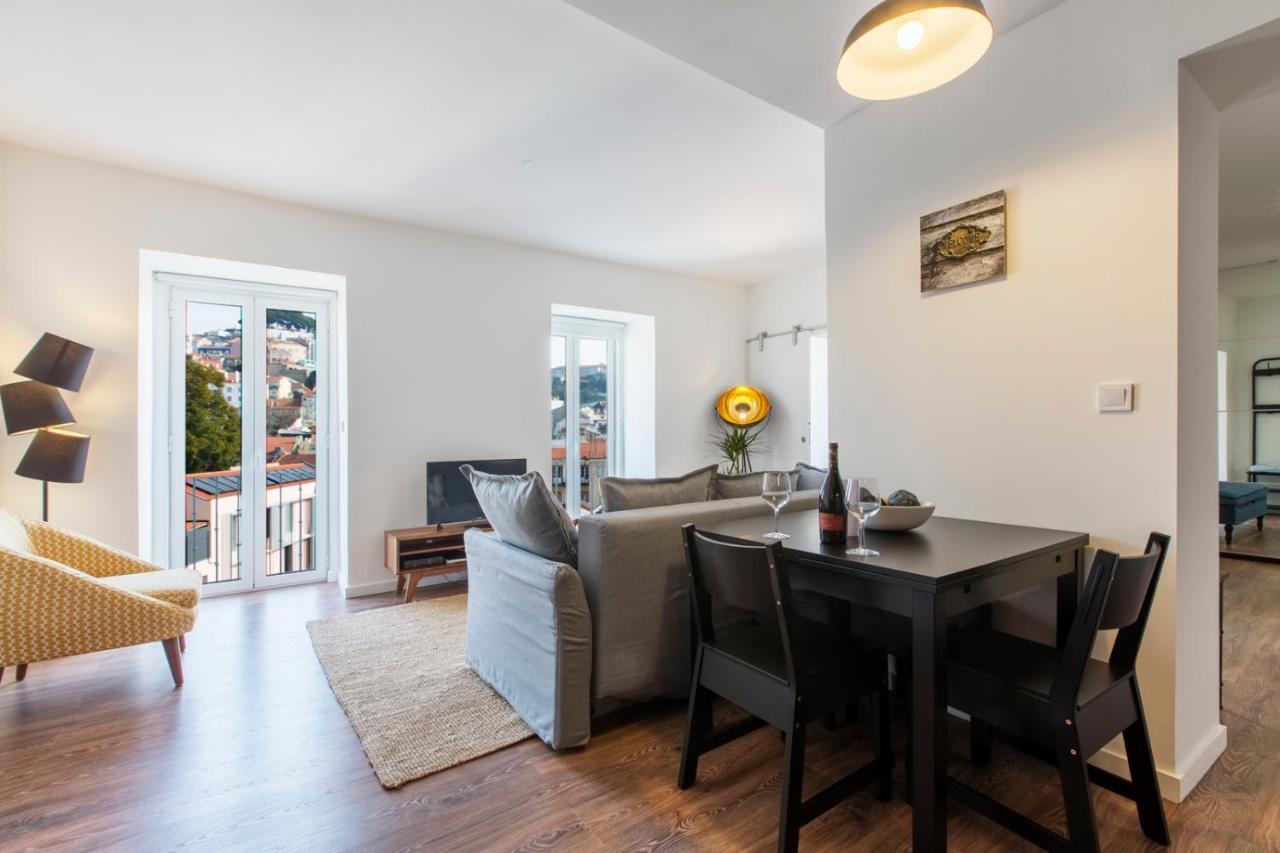 Amazing Downtown Apt With Small Balcony With View Over The Castle Lisboa 外观 照片